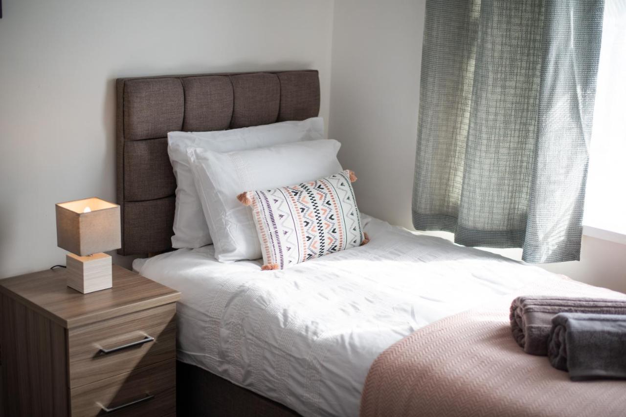 Free Parking, Spacious Rooms, Smart Tv'S All Rooms Суонси Экстерьер фото