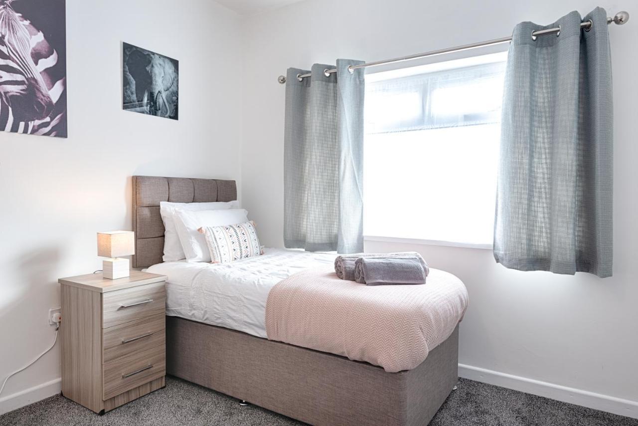 Free Parking, Spacious Rooms, Smart Tv'S All Rooms Суонси Экстерьер фото