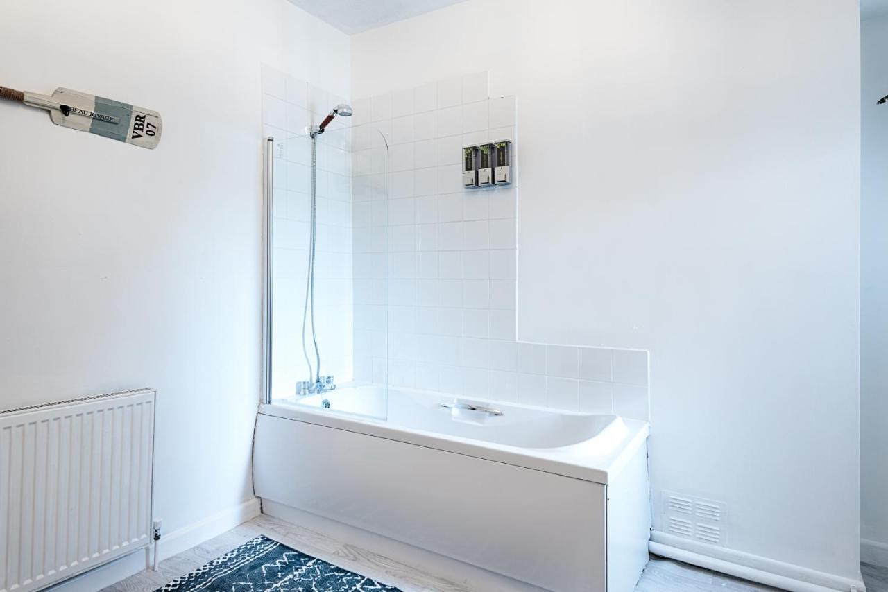 Free Parking, Spacious Rooms, Smart Tv'S All Rooms Суонси Экстерьер фото